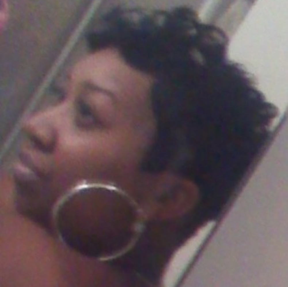 Meet your Posher, Cynthia